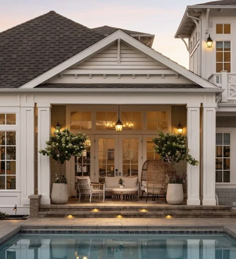 Old Homes With Character, House Outer Design Cottage, California House Exterior, House Inspo Exterior, Vaulted Porch, Cornwall House, Hamptons Style Homes, Hamptons Home, House Pool