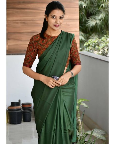 Best Brand To Shop Exceptional Formal Wear Sarees Formal Saree, Blouse Designs High Neck, Cotton Saree Blouse Designs, Cotton Blouse Design, Simple Saree Designs, Sari Blouse Designs, Indian Saree Blouses Designs, Simple Sarees, Silk Saree Blouse Designs