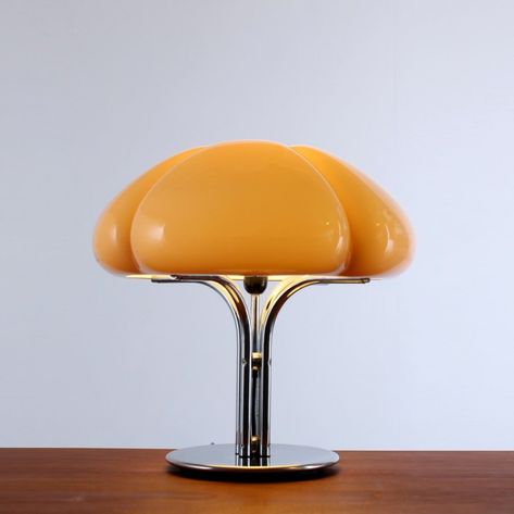 For sale: Quardrifoglio desk lamp by Gae Aulenti for Guzzini, 1960s Gae Aulenti, Retro Lamp, Caramel Color, Beautiful Lamp, Glass Table Lamp, Leaf Shapes, Glass Lighting, Edison Light Bulbs, Food Design