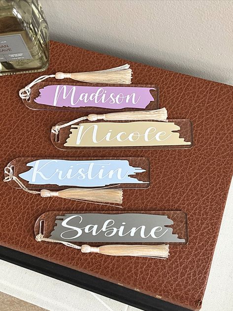 Stationery Store Design, Acrylic Bookmarks, Diy Vinyl Projects, Indiana Girl, Diy Gifts To Sell, Photoshop Tutorial Graphics, Cricut Christmas Ideas, Idee Cricut, Custom Bookmarks