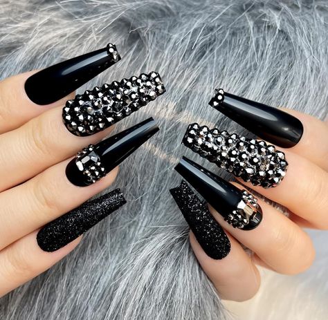 Rhinestone Nails Halloween, White And Black Glitter Nails, Christmas Nail Designs Long Nails, Bling Press On Nails, Black Nails Ideas Glitter, Goth Wedding Nails, Black Gem Nails, Nail Ideas Bling, Black Diamond Nails