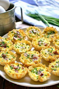 Breakfast Appetizers, Mini Appetizers, Tea Party Food, Quiche Lorraine, Brunch Menu, Quiche Recipes, Snacks Für Party, Brunch Party, Breakfast Dishes