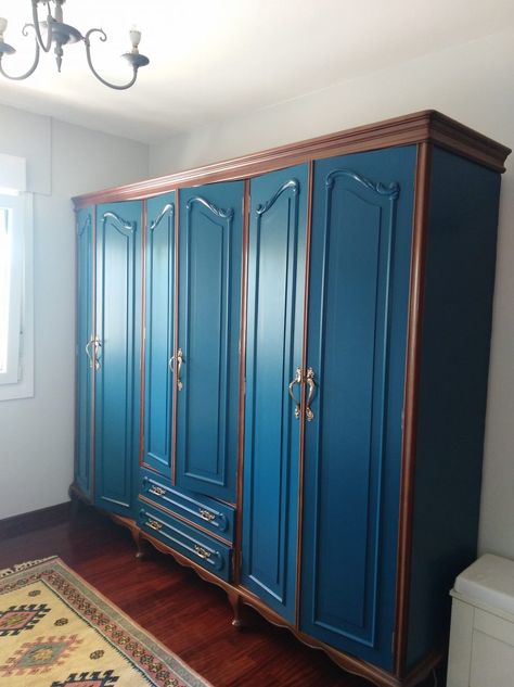 ANTES Y DESPUÉS | De tiza Armarios Pintados Ideas, Wooden Wardrobe Design, Bedroom Cupboard, Wooden Wardrobe, Home Design Plan, Wardrobe Design, Furniture Makeover Diy, Furniture Makeover, Home Decor Furniture