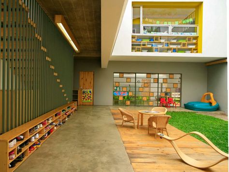 Shining Stars Kindergarten, located in the Indonesian capital of Jakarta, contains small courtyards to promote the flow of natural light and natural-wood play spaces to make kids feel like they're outside. Kindergarten Interior, Open Trap, Bibliotheque Design, Hospital Architecture, Kindergarten Design, School Interior, School Building, Salou, Classroom Design