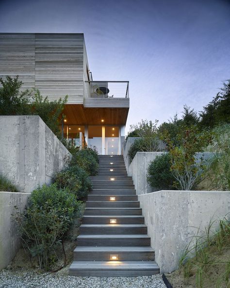 Lights Under Stairs, Modern Staircase Lighting, Sloping Lot House Plan, Outside Stairs, Lighting Design Ideas, Exterior Stairs, Outdoor Steps, Staircase Lighting, Outdoor Stairs