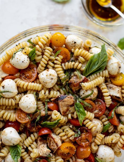 grilled chicken caprese pasta salad Chicken Caprese Pasta Salad, Salad Recipe With Chicken, Chicken Caprese Pasta, Grilled Chicken Caprese, Layered Pasta, Chicken Caprese, Recipe With Chicken, Caprese Pasta Salad, Spiral Pasta