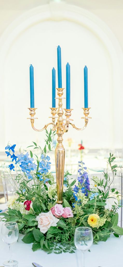 Wedding Centerpieces Candelabras, Candle Obra Centerpieces Wedding, Candlebra Wedding, Candle Abras Centerpieces, Wedding Candelabra Centerpiece, Vintage Inspired Wedding Decor, Candle Opera Centerpiece, Candleabras Wedding Centerpiece, Diy Candelabra Centerpiece