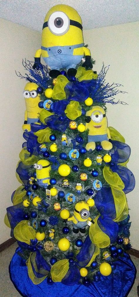 Minion Christmas Tree Ideas, Spongebob Christmas Tree, Minion Christmas Tree, Minions Christmas, Spongebob Christmas, Diy Minions, Minion Christmas, Minion Theme, Disney 2024