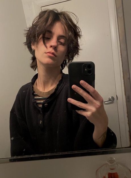 Short Hair Nonbinary, Non Binary Haircuts Long, Non Binary Haircuts Straight Hair, Enby Haircuts, Nonbinary Haircuts, Dream Haircut, Non Binary Hair, Skater Hair, Lesbian Hair