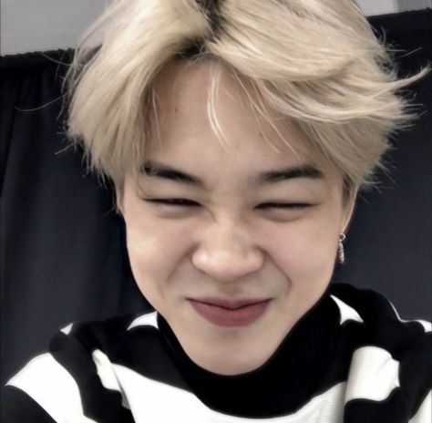 Jimin Selca, Park Ji Min, Dara Kpop, Park Jimin Cute, Park Jimin Bts, Fan Fiction, Jimin Jungkook, Messy Hairstyles, Foto Bts