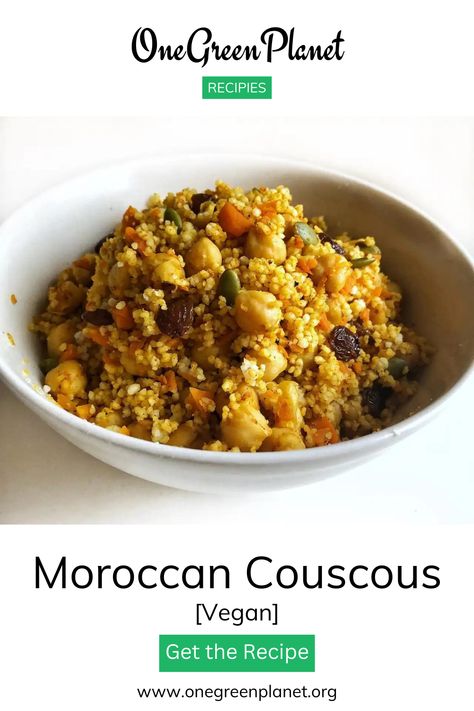 The mixture of flavors in this recipe is a pure explosion: the spices, the sweetness of the raisins, the crunch of the pumpkin seeds ... simply delicious! Couscous Salad With Chickpeas, Hummus Spread, Moroccan Couscous Salad, Sandwich Baguette, Moroccan Chickpea, Couscous Salad Recipes, Moroccan Salad, Moroccan Couscous, Moroccan Cooking