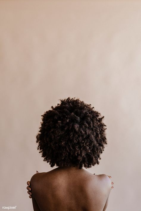 Woman With Afro, Pelo Afro, Afro Hair, Foto Art, Brown Aesthetic, Foto Inspiration, Hair Journey, Female Images, Afro Hairstyles