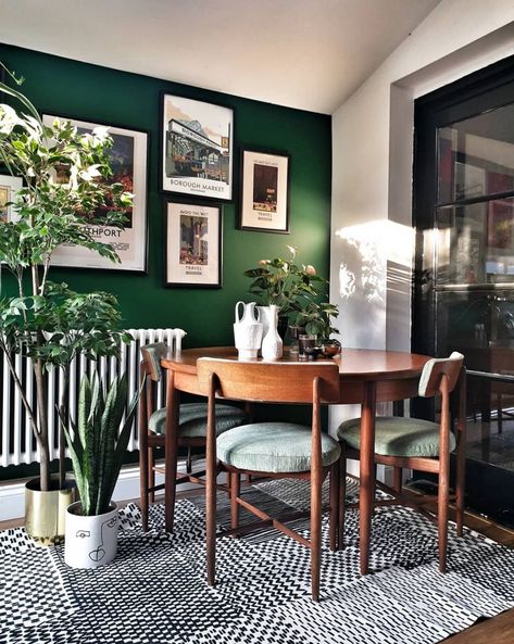 Black And Yellow Dining Room, Brownstone Interiors, Bright Interior Design, Kitchen Vibes, Summer Living Room, Green Dining Room, Sweet House, Basement Reno, Fotografi Digital