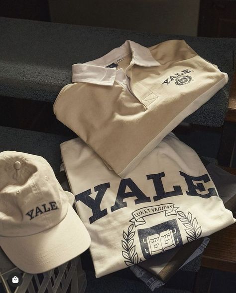 Yale University Aesthetic Outfits, Yale Graduation, Yale Aesthetic, Yale Student, University Inspiration, Harvard Yale, Dream University, Yale Law School, Life After High School