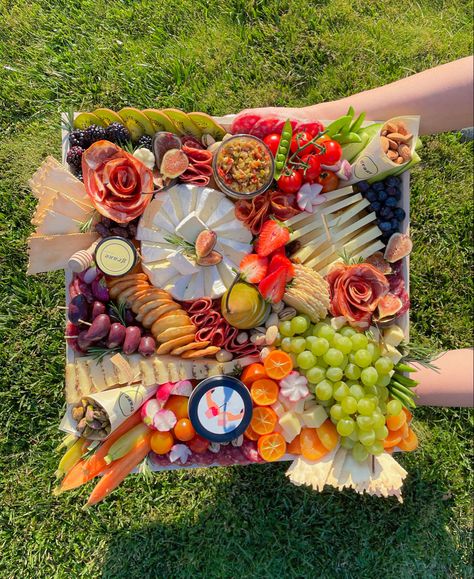 Grazing Food, Picnic Date Food, Amazing Food Platters, Gemstones Chart, Hot Coco, Party Trays, Picnic Date, Charcuterie Inspiration, Party Platters