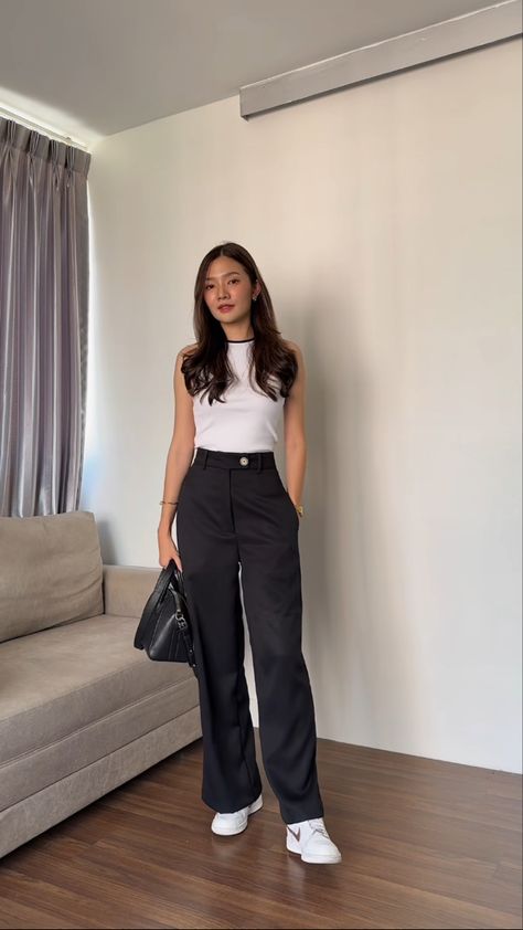 Casual Workwear Outfits, Formal Outfits For Women Student, University Teacher Outfit, Graduate Student Outfit, Hairstylist Outfits For Work Casual, Semi Formal Looks Women, Semi Formal Pants Outfit For Women, Doctor Style Outfits, Black Formal Pants Outfit