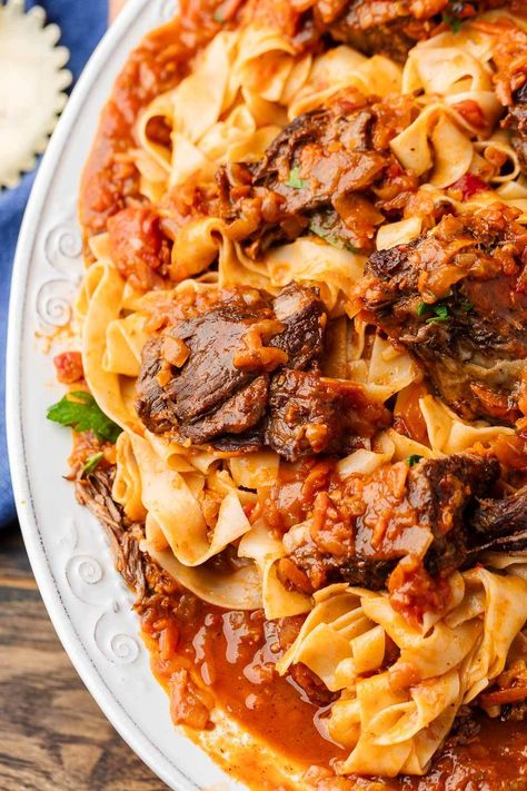 Tuscan Style Beef Roast, Braised Beef Pasta Recipes, Chuck Roast Uses, Italian Pot Roast (stracotto), Italian Pot Roast Crock Pot, Rustic Italian Food, Stracotto Recipe, Italian Beef Tips, Beef Brasato