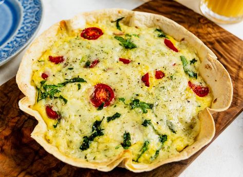 Tortilla Quiche Bake - Kraft Natural Cheese Tortilla Baked Quiche, Tortilla Quiche Bake, String Cheese Mozzarella Sticks, Tortilla Quiche, Cheesy Chicken Recipes, Tortilla Bake, Ww Breakfast, Spinach Tortilla, Fruit Smoothie Recipes Healthy