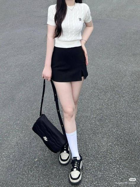 Minimalist Korean Outfit, Look Short Jeans, Outfit Korean Style, Outfit Korean, 여름 스타일, Outfits Dress, Korean Casual Outfits, Casual Day Outfits, Easy Trendy Outfits