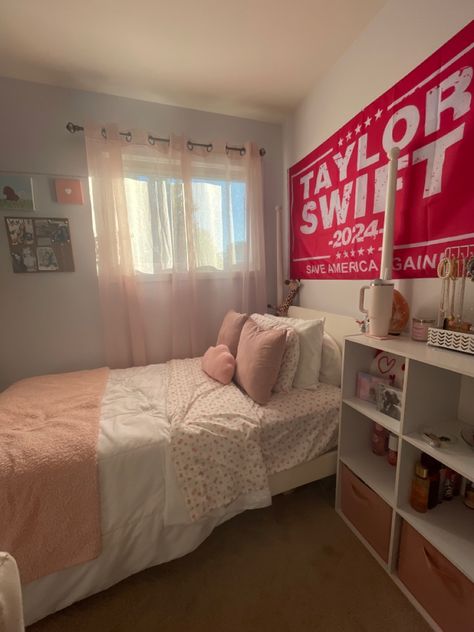 Room Pink Aesthetic, Clean Girl Room, New York Bedroom, Room Organization Bedroom, Pink Girl Room, Teenage Room, Dorm Room Inspiration, Room Redesign, Cozy Room Decor