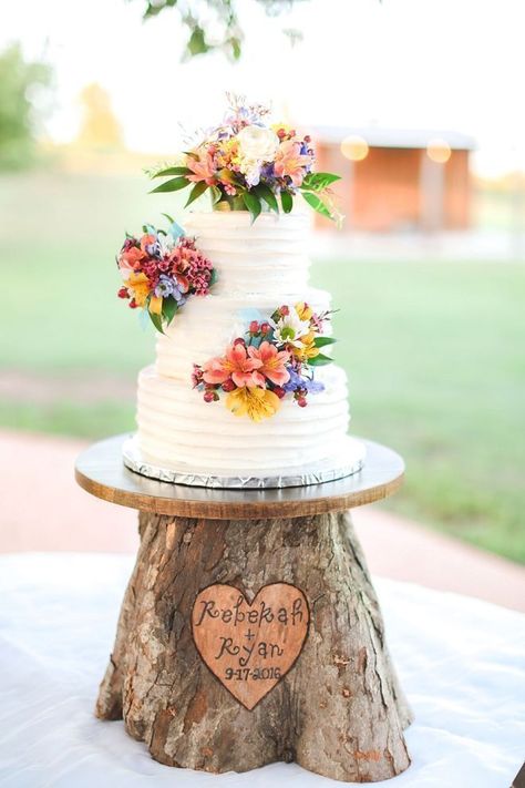 OMG. We're loving this couple's stunning wedding cake and handmade wooden cake stand! Wedding Cake Prices, Cake With Flowers, Wooden Cake Stands, Wedding Cake Pictures, Wedding Cake Recipe, Romantic Wedding Cake, Wedding Cake Flavors, Wood Cake, Cake Pricing