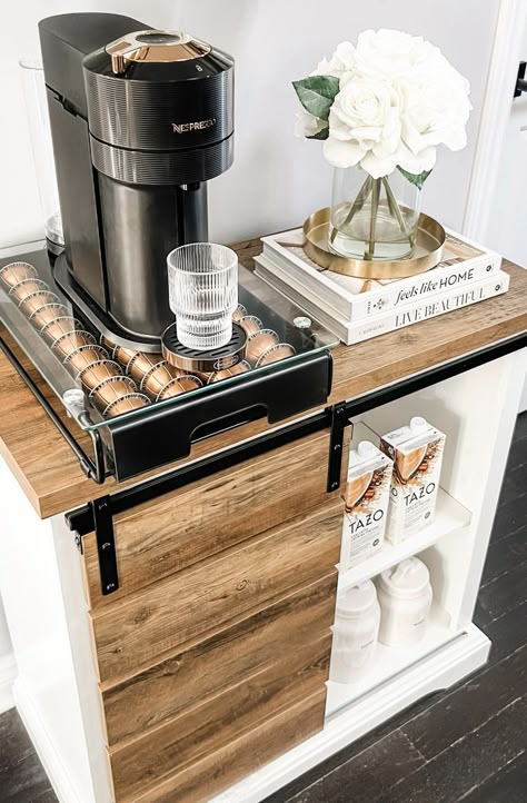 Coffee Organization Ideas, Mini Cafeteria, Coffee Bar Ideas Kitchen Counter, Coffee Station Kitchen, Coin Café, Coffee Bar Station, Coffee Bar Ideas, Coffee Bar Design, Diy Coffee Bar