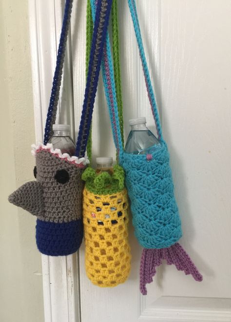 Crochet Water Bottle Sling, Crochet Water Bottle Holder Pattern Free, Water Bottle Bag Crochet, Car Accessories Crochet, Crochet Bottle Holder, Crochet Bottle Cover, Crochet Water Bottle, Crochet Water Bottle Holder, Bottle Sling