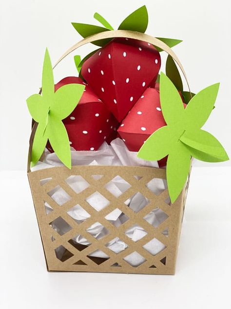 Strawberry Diy Craft, Cricut Strawberry, Strawberry Paper Craft, Picnic Favors, 3d Letters Diy, Paper Strawberry, Cricket Designs, 3d Strawberry, Strawberry Stuff