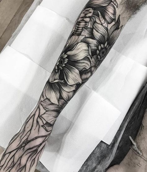 Black And Gray Flower Tattoo, Tattoo Skills, Wormhole Tattoo, Filigree Tattoo, Wave Tattoo, Quality Tattoo, Gray Flower, Floral Tattoo Sleeve, Tattoo Machines