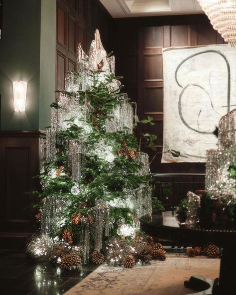 The NoMad Hotel (@thenomadhotel) • Instagram photos and videos Classy Christmas Decor, Christmas Arch, Nomad Hotel, Elegant Christmas Trees, Real Christmas Tree, Simple Christmas Decor, Christmas Interiors, Christmas Arrangements, Rustic Christmas Tree