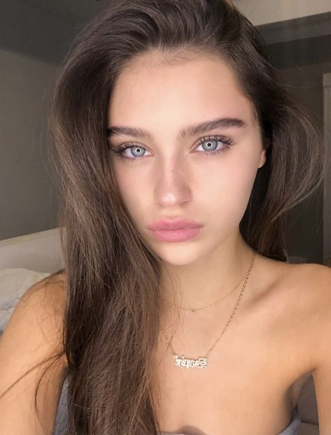 Sophi Knight, Sophie Knight, Kate Li, Dr Post, I Wish You Would, Summer Makeup Looks, Cute Poses For Pictures, Summer Makeup, Cute Poses