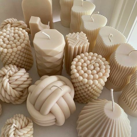 Handmade Candles Design, Handmade Candles Ideas, Candle Making Aesthetic, Cute Candles Aesthetic, Candle Making Room, Bougie Aesthetic, Scented Candles Aesthetic, Funky Candles, Luxurious Candles