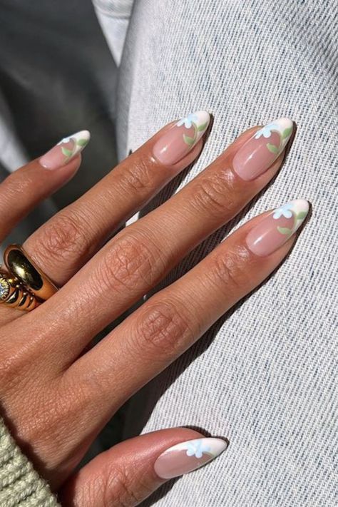 Almond Nails Ideas Spring, French Tip Floral Nails, Oval Nails French Tip, Floral Almond Nails, Simple Floral Nails, Oval Nails French, Neutral Summer Nails, Spring French Nails, Nails Lemon