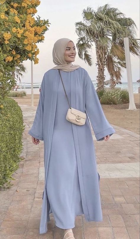 Beautiful Abayas, Wedding Abaya, Abaya Collection, Hijab Fashion Summer, Abaya Design, Casual Attire For Women, Simple Hijab, Neckwear Women, Pashmina Hijab Tutorial