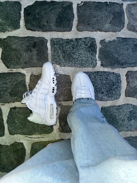 Air Max 95 White, Shoe Inspo, Nike Air Max 95, Air Max 95, Basic Outfits, Blonde Girl, Sneaker Head, Cute Shoes, Sneakers Fashion