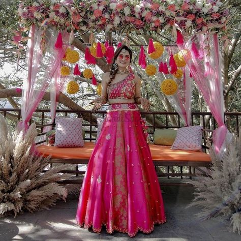 Lehenga Without Dupatta, Mehndi Outfit For Bride, Haldi Outfits For Bride, Haldi Dress For Bride, Mehendi Outfits For Bride, Haldi Outfit For Bride, Mehndi Dress For Bride, Mehendi Dress, Mehandi Outfits