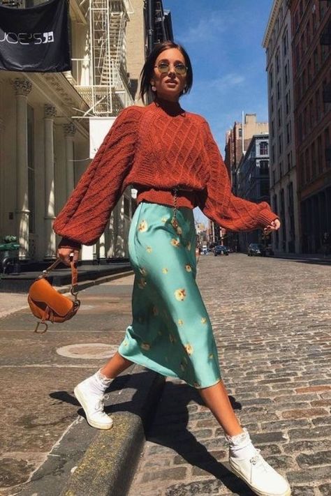 Turquoise Skirt, Skandinavian Fashion, Vogue Japan, Mode Casual, Estilo Chic, Street Style Inspiration, Mode Inspo, Mode Vintage, Girly Outfits