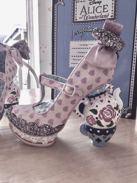 Ever After High Shoes In Real Life, Ever After High Wonderland Outfits, Alice In Wonderland Redesign, Descendants Aesthetic Outfits, Ever After High Shoes, Fantasy Shoes Heels, Ever After High Cosplay, The Isle Of The Lost, Alice In Wonderland Shoes