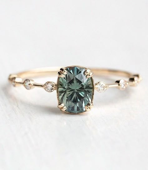 Most Beautiful Engagement Rings, Jewellery Shops, Jewellery Stand, Future Engagement Rings, Antique Engagement Ring, Rings Unique, Dream Engagement Rings, Jewellery Shop, Rings Engagement