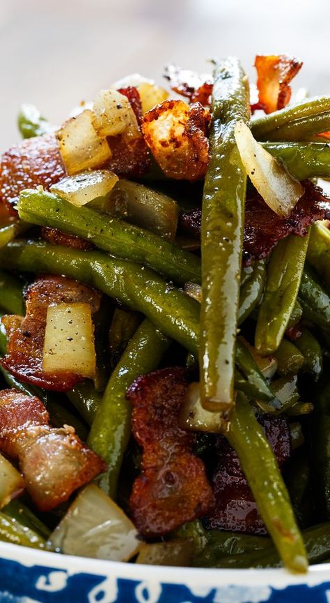 Sweet and Sour Green Beans with lots of bacon and onions. Sweet And Sour Green Beans, Montana Recipes, Princess Recipes, Asian Sides, Smores Dessert, Potluck Side Dishes, Resep Salad, String Bean, Green Bean Recipes