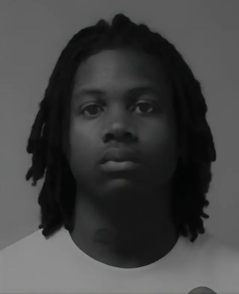 Lil Durk Black And White, Mug Shots Aesthetic, Y2k Profile Picture, 2013 Swag Era, Pretty Mugs, Dope Outfits For Guys, Lil Durk, Rap Aesthetic, Fake Pictures