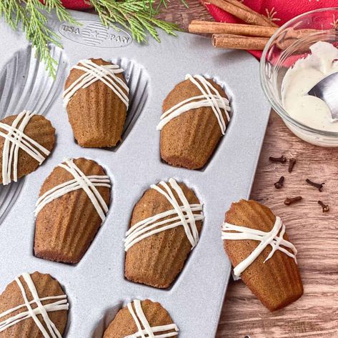 Holiday Madeleines, Corn Madeleines, Christmas Madeleines, Madeline Recipe, Food Gifts Christmas, Homemade Christmas Gifts Food, Best Christmas Baking, Christmas Gifts Food, Madeleine Recipes