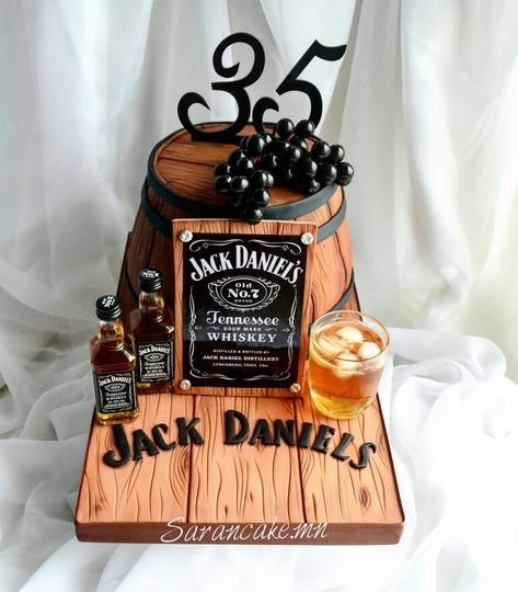 Sugar Art Sarancake Jack Daniles Happy birthday 35 Cake Moonshine Bottle, Bottle Cake, Whiskey Distillery, Sugar Art, Mongolia, Picnic Basket, Cake Decorating, Happy Birthday, Cake