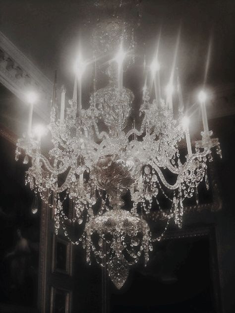 Elegant Gothic Aesthetic, Goth White Aesthetic, Gothic White Aesthetic, Goth Ethereal Aesthetic, Royal Goth Aesthetic, White Gothic Room, Light Gothic Aesthetic, Romantic Goth Pfp, White Victorian Aesthetic