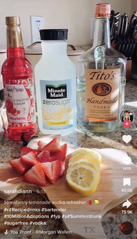 Healthy Titos Vodka Drinks, Diet Alcoholic Beverages, Alcoholic Drinks Low Calorie, Low Calorie Beach Cocktails, Low Carb Mixed Drinks Alcohol, Brütank Drink Recipes, Hydrating Alcoholic Drinks, Sugar Free Mixed Drinks Alcohol, Boat Drinks Alcohol