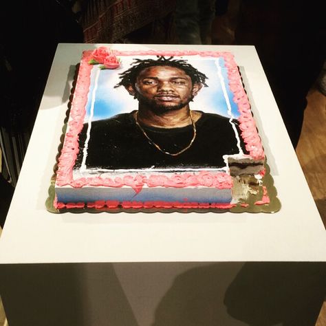 Kendrick Lamar cake from the Subliminal Projects show.. Cake Sculptures, Sculpture Assemblage, Art Critique, Neon Words, Andre The Giant, Sheet Cakes, Beastie Boys, Pop Culture References, Performance Artist