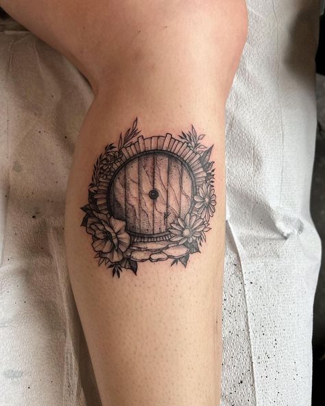 Lord Of The Rings Tattoo Hobbit Door, Hobbit House Tattoo, The Shire Tattoo, Hobbit Hole Tattoo, Hobbit Door Tattoo, Hobbit Tattoo Ideas, The Hobbit Tattoo, Hobbit Tattoo, Birth Marks