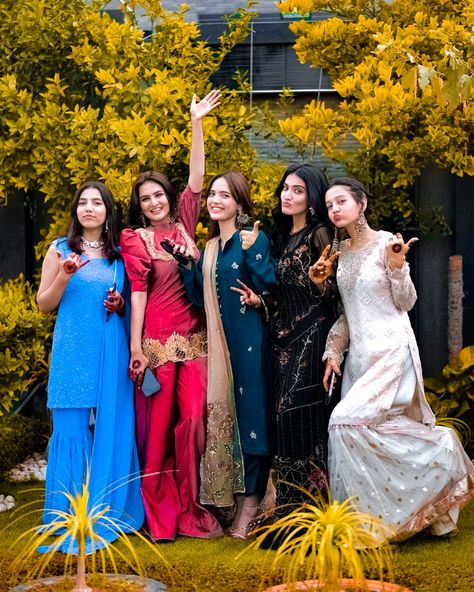 Sistrology #sistrology #sistrologyvlog #sistrologypic Sistrology Pic Iqra Kanwal, Sisterology Pics, Sistrology Pics, Sistrology Pic, Sistrology Dress, Zainab Faisal, Rabia Faisal, Fatima Faisal, Faisal Sisters