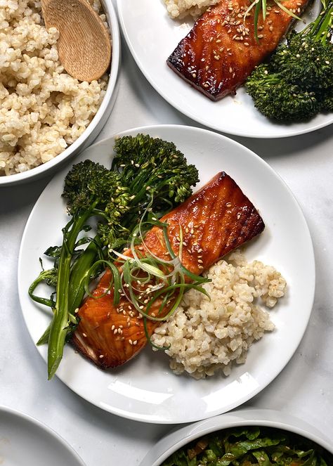 Gochujang Salmon, Maple Syrup Salmon, Gochujang Recipe, Salmon Piccata, Miso Salmon, Salmon Soy Sauce, Broiled Salmon, Marinated Salmon, Tasty Bites