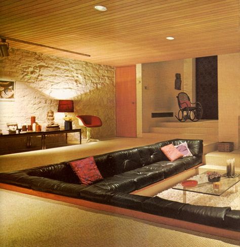 Weird Decor, Retro Style Living Room, 60s Interior, 70s Interior Design, 80s Interior Design, Casa Retro, 80s Interior, 70s House, 70s Interior